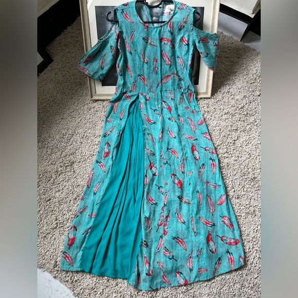 Long Kurti with pleated detail and shoulder cut out - Picture 5 of 5